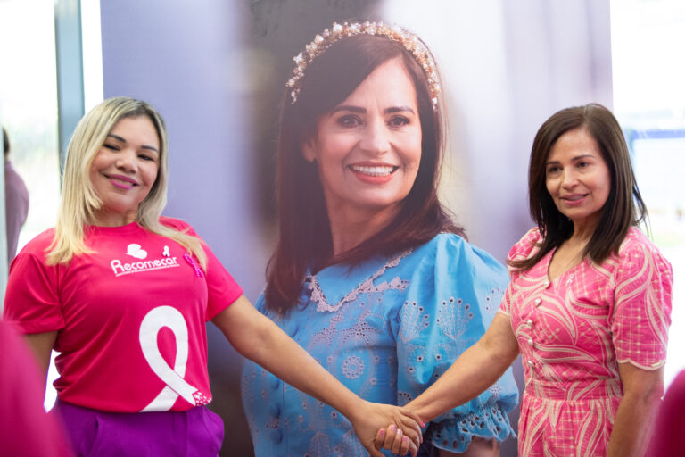 CLDF recebe mostra que conscientiza sobre câncer de mama