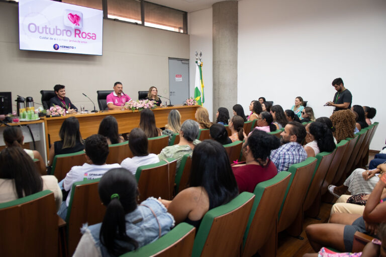 Outubro Rosa: CLDF realiza homenagem e debate prevenção do câncer de mama