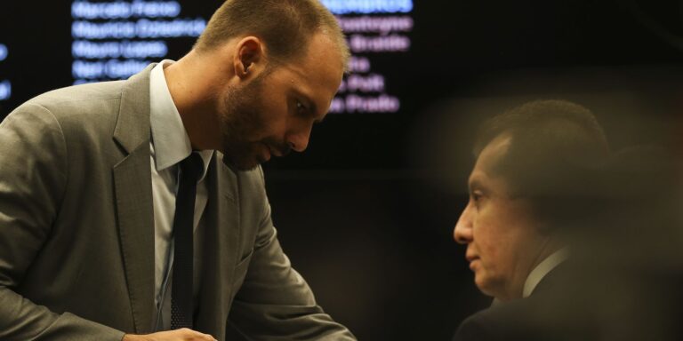 Moraes manda DPU assumir a defesa de Eduardo Bolsonaro no STF