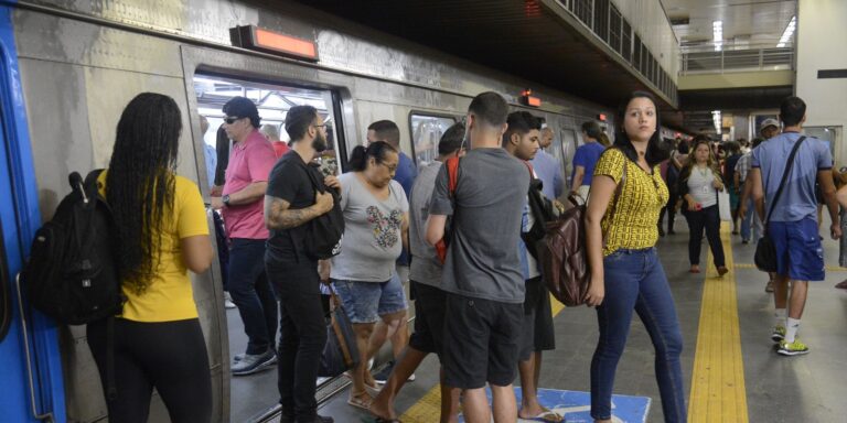 Metrô do Rio resolve problema de sinalização e trens voltam a operar