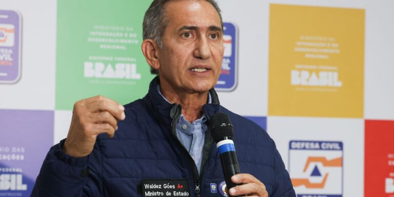 Governo anuncia envio de equipes para região destruída por ciclone