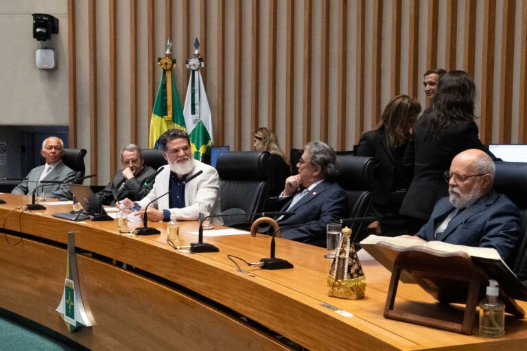 Jurista Aloysio Corrêa da Veiga recebe o título de Cidadão Honorário de Brasília