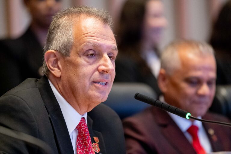 Presidente do Flamengo recebe título de Cidadão Honorário de Brasília em solenidade rubro-negra