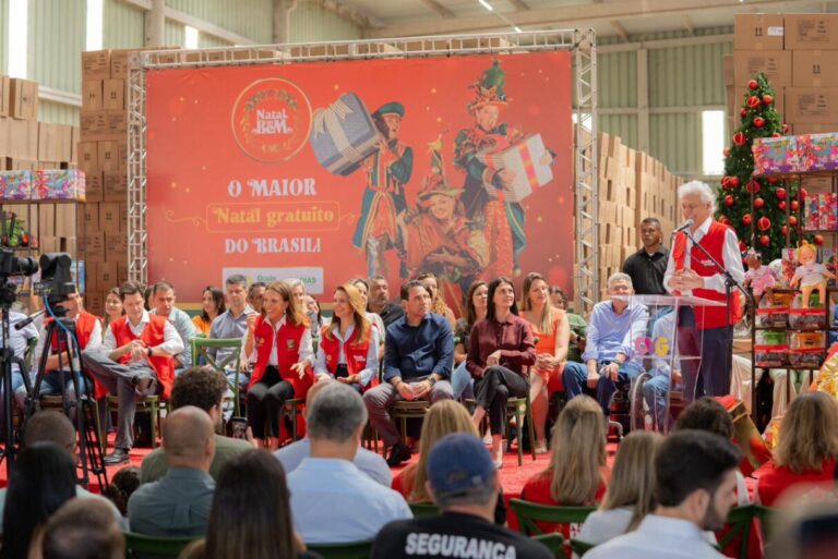 Festa da magia: Natal do Bem começa a entregar os presentes