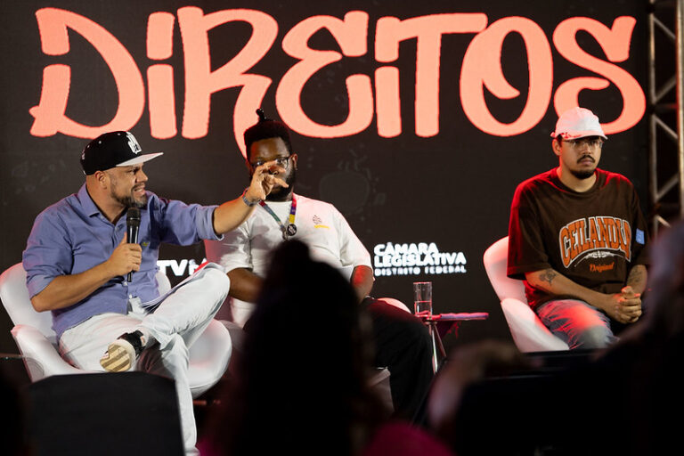 Pioneira do Rap do DF, Vera Verônika é homenageada na Câmara Legislativa