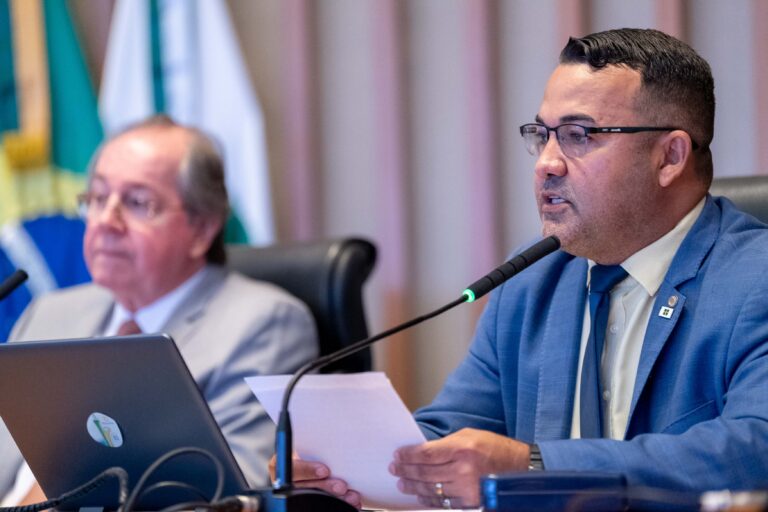 Diretor-presidente do SLU recebe Título de Cidadão Honorário de Brasília