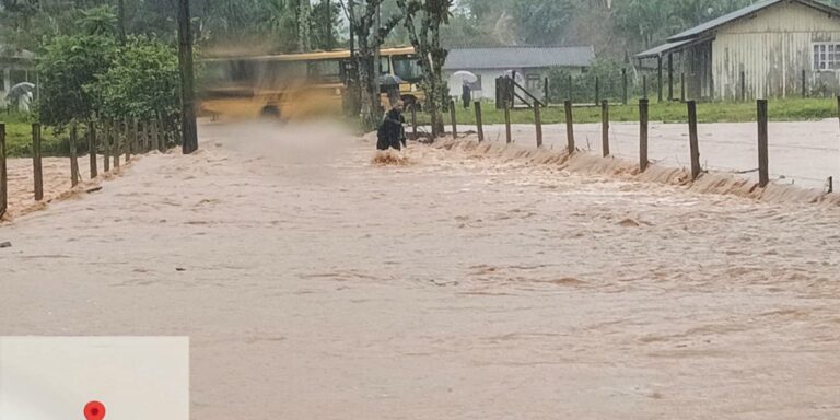 Temporais atingem norte de Santa Catarina e provocam alagamentos