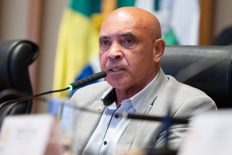 CLDF outorga Título de Cidadão Honorário ao diretor regional do Sesc-DF