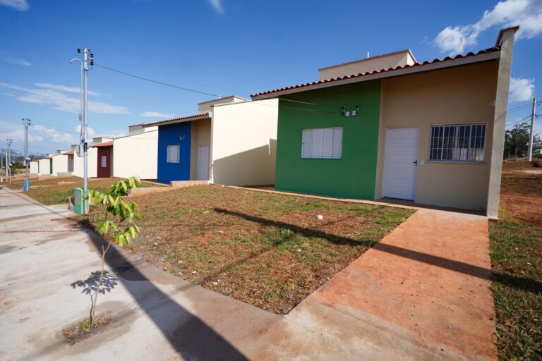 Casas a custo zero são entregues em Diorama e Bom Jardim de Goiás