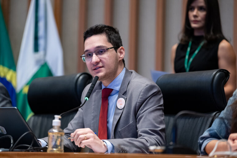 Lei de Joaquim Roriz Neto oficializa Dia do Fator Rh e reforça alerta à população