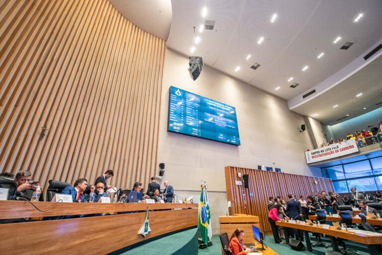 Aprovado projeto que reduz jornada de servidoras lactantes