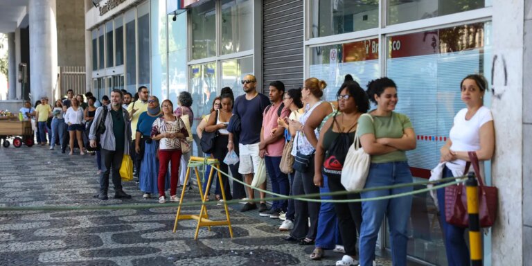 Mais de 42 mil fazem provas discursivas do CNU 2025 neste domingo