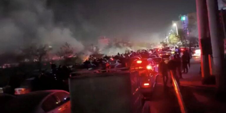 Protestos no Irã diminuem após forte repressão, dizem moradores