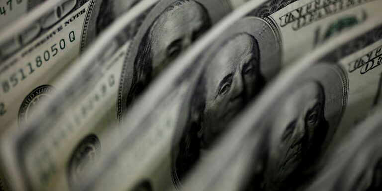Bolsa bate recorde e dólar cai para R$ 5,17 com fim de tarifaço