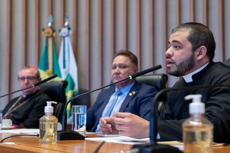 Combate ao déficit habitacional marca homenagem à campanha católica por moradia digna