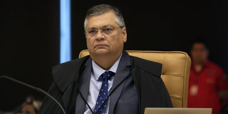 Dino proíbe novas leis que garantam "penduricalhos" acima do teto