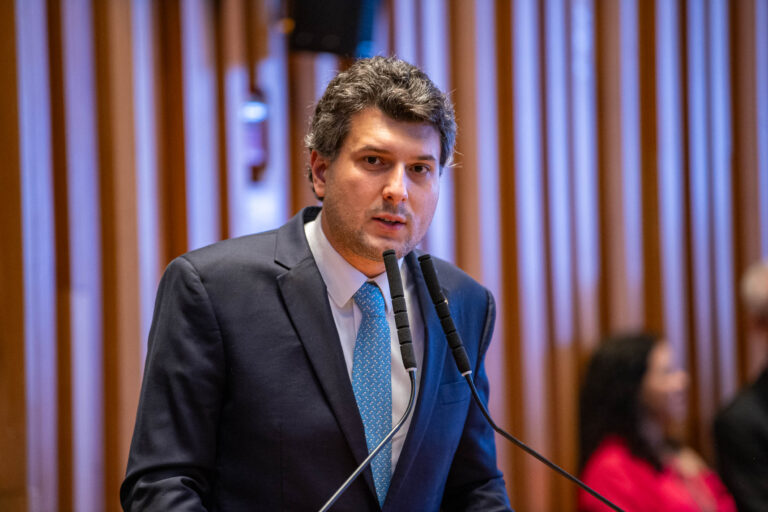 Leis que suspendem prazos de concursos públicos no DF entram em vigor