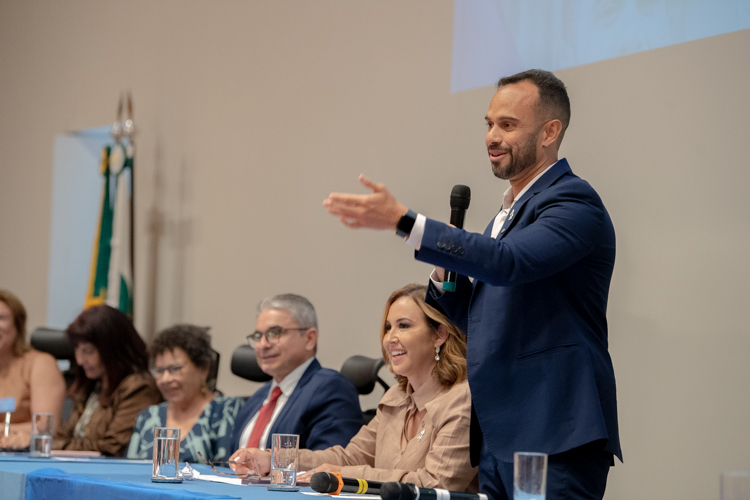 CLDF celebra 45 anos do SindEnfermeiro-DF e debate pautas da saúde