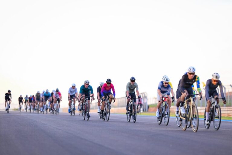 Celebração do esporte! Governo libera pista do autódromo para ciclistas e anuncia construção de Centro Aquático