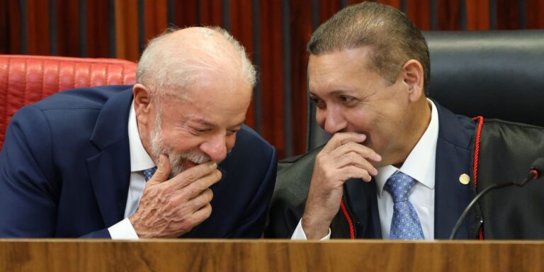 Nunes Marques toma posse na presidência do TSE; Mendonça será vice