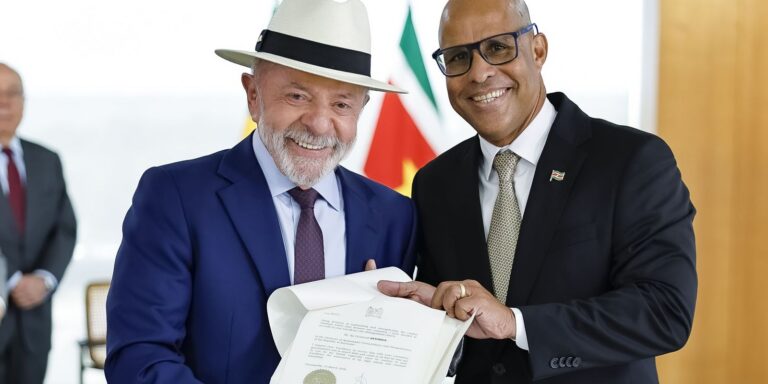 Lula recebe credenciais de sete novos embaixadores