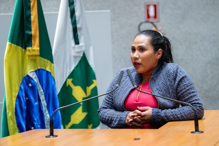 Risco de choque e esgoto a céu aberto: caso da ocupação Furnas é discutido na CLDF