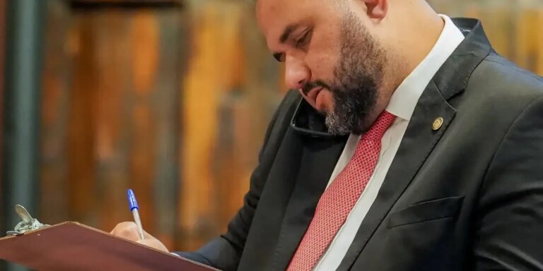 PF encontra mensagens de violência em celular de deputado preso no RJ