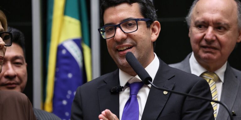 PF mira deputado do RJ e fraudes em contratos de R$ 200 milhões 