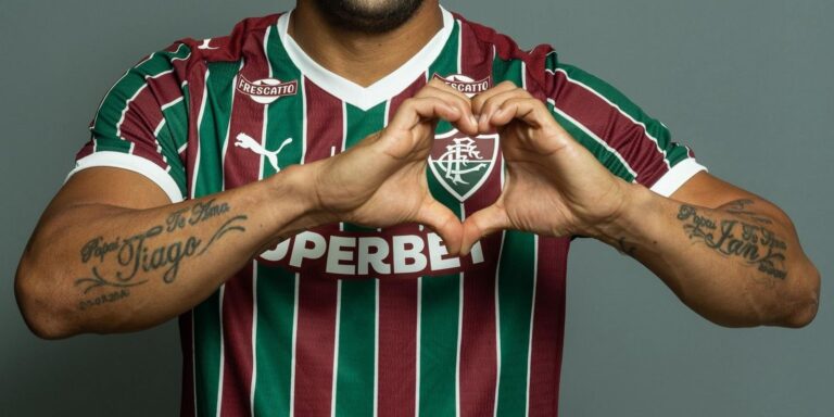 Fluminense anuncia a contratação do atacante Hulk