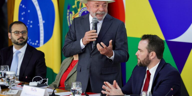 Lula anuncia novo Desenrola para quem ganha até R$ 8,1 mil