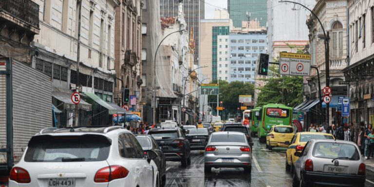 Rio: maioria dos carros roubados está em áreas controladas pelo crime