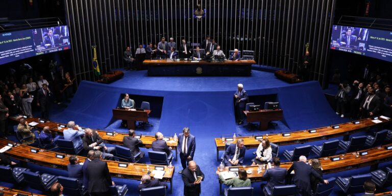 Alcolumbre trava tramitação da PEC do fim da 6×1 no Senado