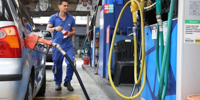 Subsídio de R$ 0,44 por litro da gasolina é prorrogado por 30 dias
