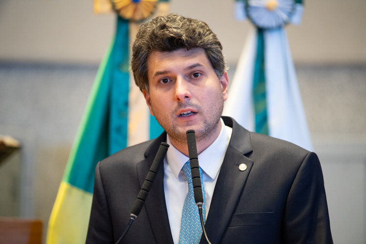 CLDF realiza entrega do Título de Cidadão Benemérito de Brasília a Bruno Franco Lacerda Martins