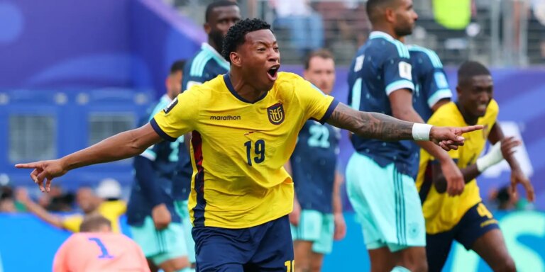 Equador vence Alemanha de virada e carimba vaga no mata-mata da Copa