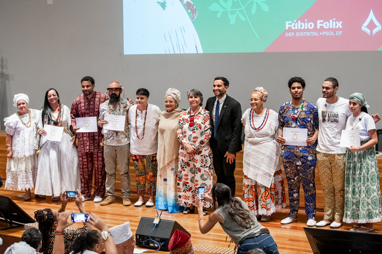 Câmara Legislativa homenageia cargos de sustentação das comunidades de terreiro