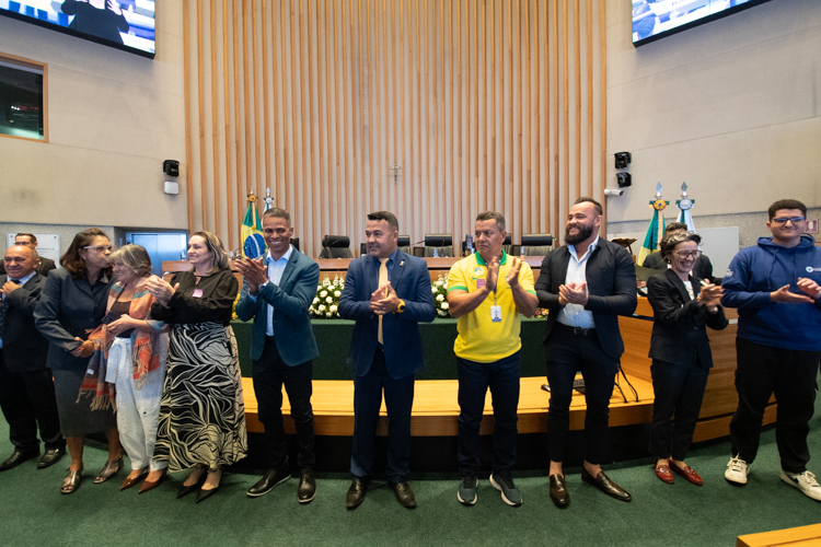 CLDF celebra 30 anos do Centro de Ensino Médio 01 de São Sebastião