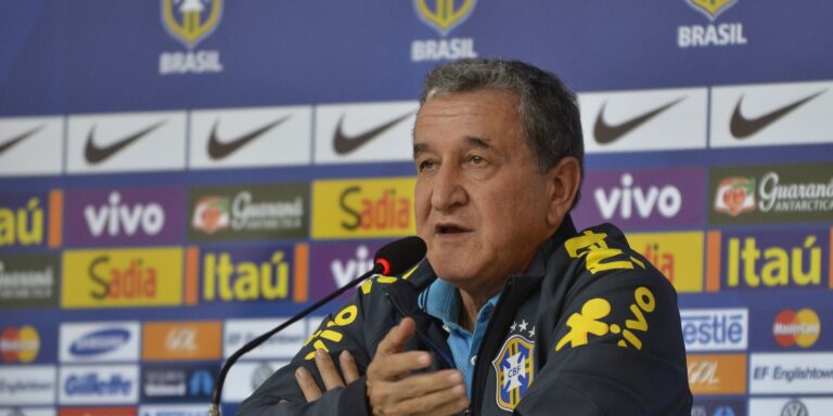 Técnico do tetra, Parreira apresenta melhora, mas permanece na UTI