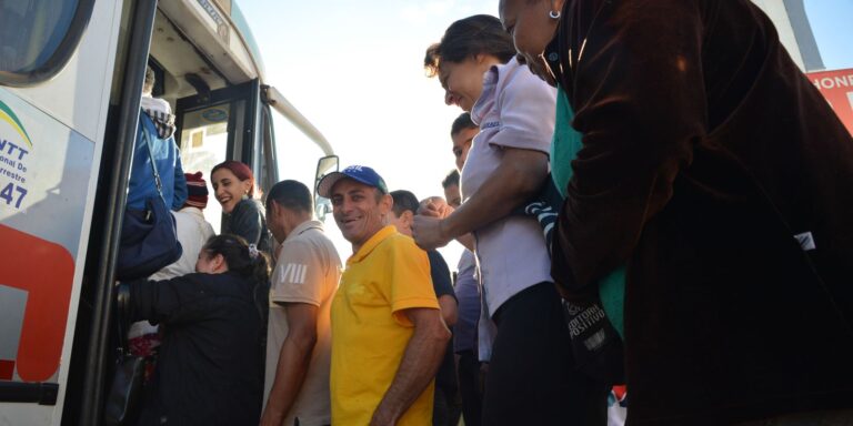 Rodoviários do Rio decidem suspender greve e ônibus voltam a circular