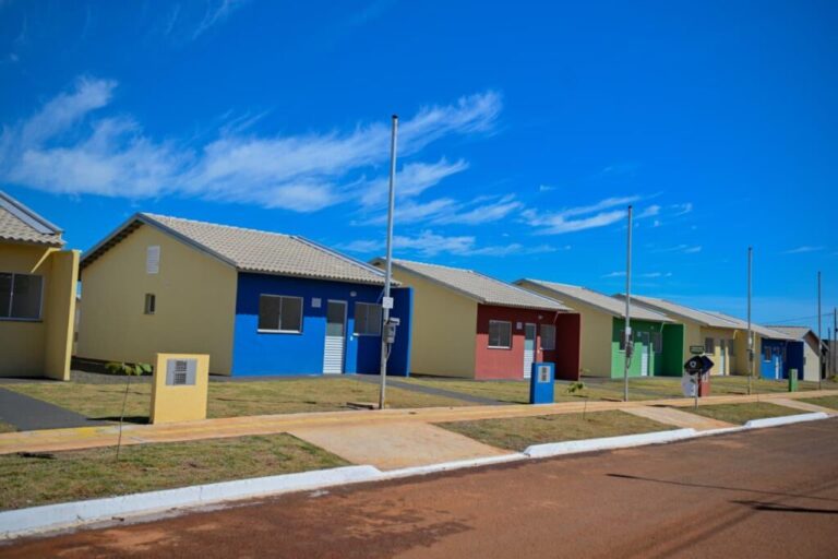 Conjunto de obras e moradias são entregues ao  Sudoeste goiano