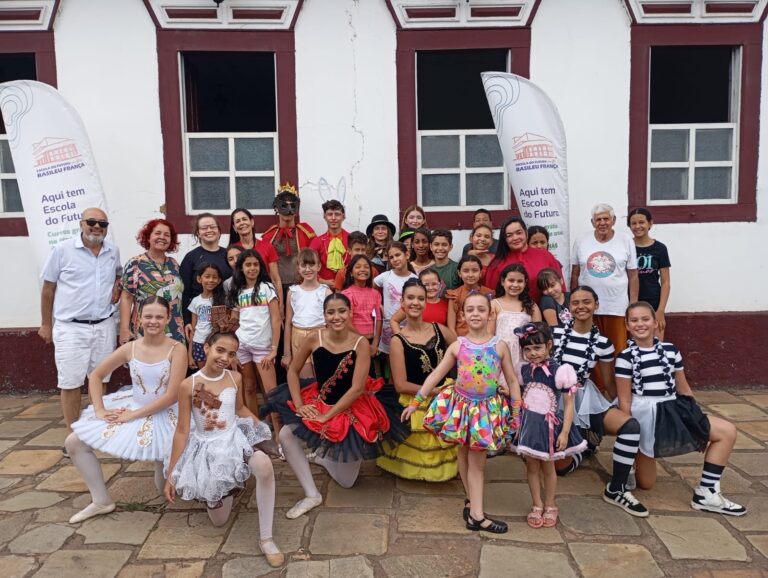 Pode ser sua chance! Escolas do Futuro oferecem 434 vagas para cursos gratuitos de Teatro e Violão em sete municípios