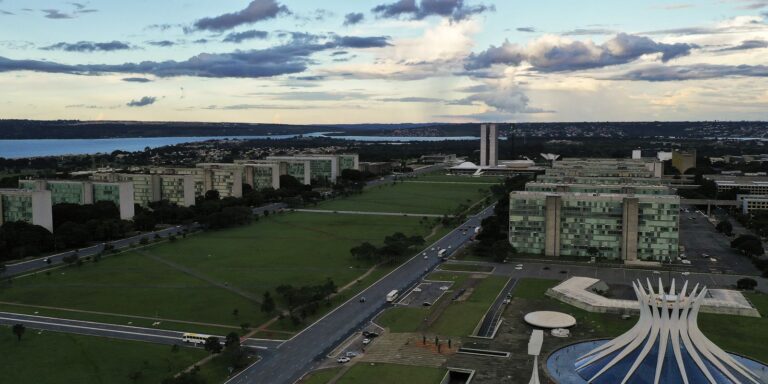 Governo define horário de expediente em jogos do Brasil na Copa