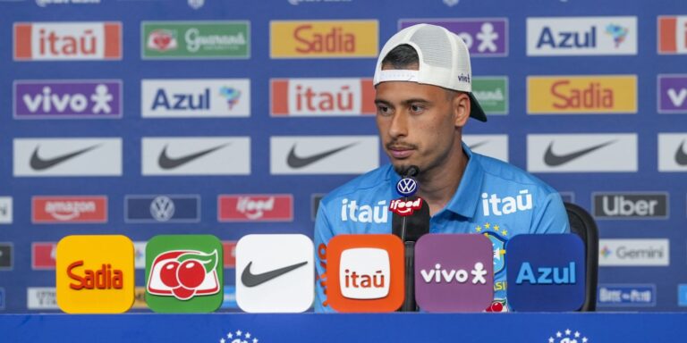 Martinelli admite substituir Raphinha e vê Neymar "querendo muito"