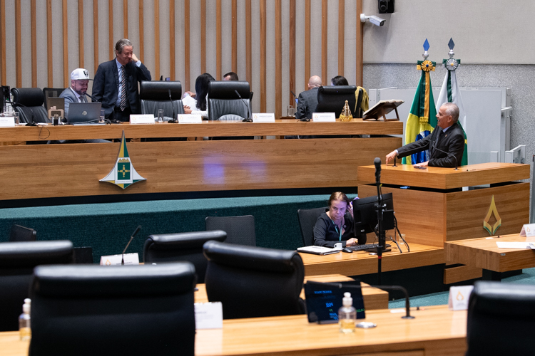 Deputados voltam a debater projeto que prevê internação involuntária de pessoas em situação de rua