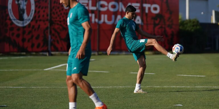 Em carta deixada em vestiário, seleção iraniana pede paz entre nações