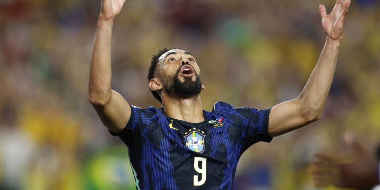 Matheus Cunha vive sonho na Copa e valoriza elenco: "grupo de amigos"