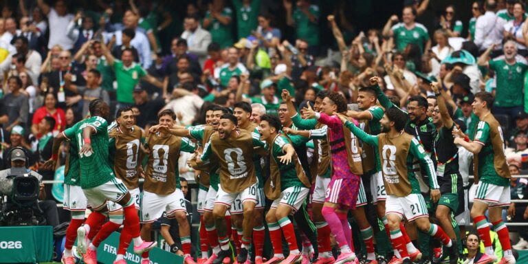 México abre Copa vencendo África do Sul em duelo com três expulsões
