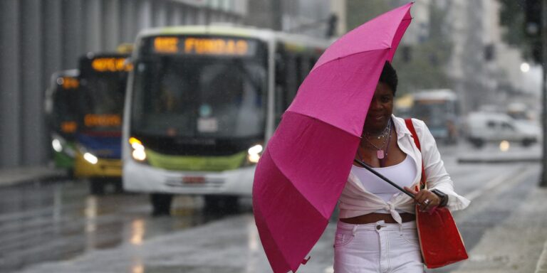 Chuva no RJ cancela show em transmissão gratuita de jogo do Brasil