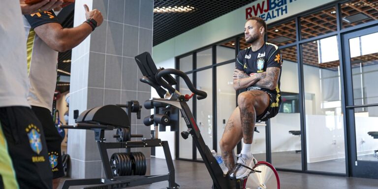 Neymar faz novo exame e segue sem treinar na seleção brasileira
