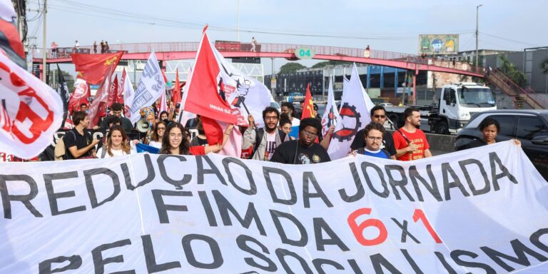 Ato no Rio abre mobilização para pressionar Senado pelo fim da 6×1